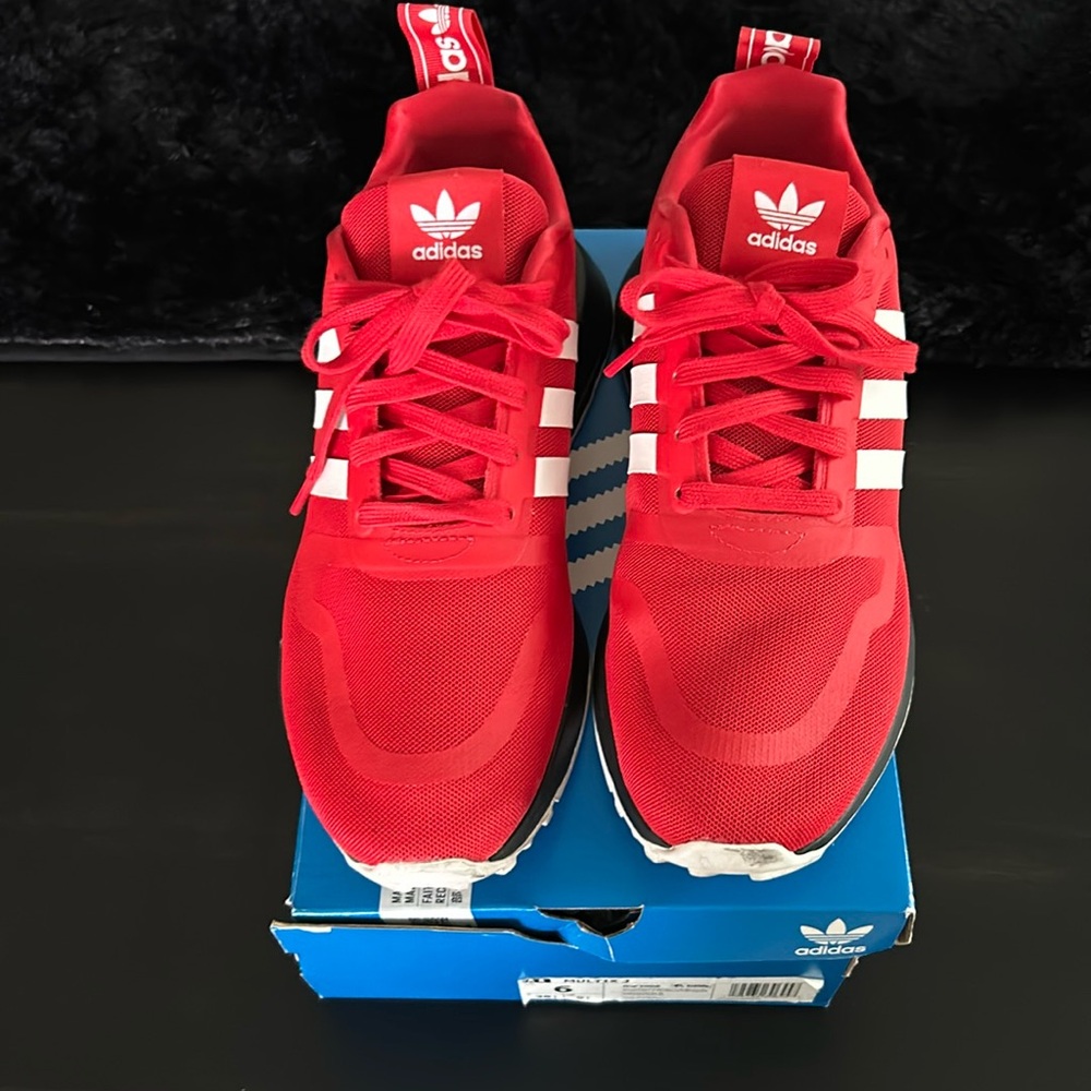 Adidas sneaker in red white and black in size 6 boys 8 girls